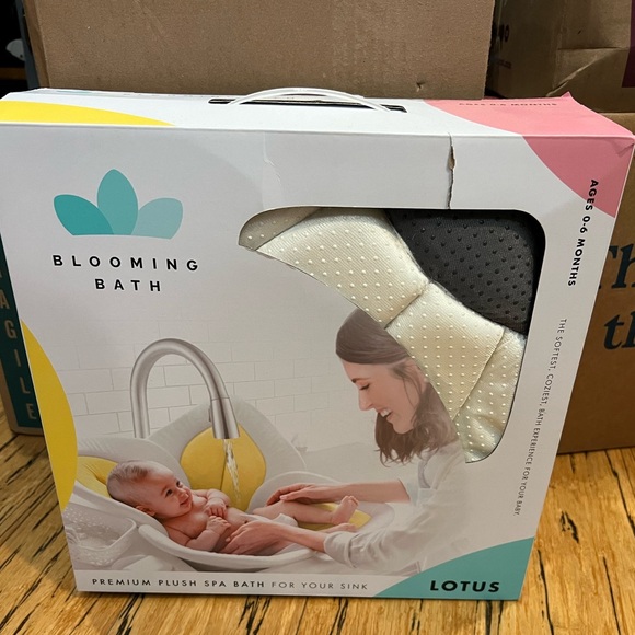 Blooming Bath Lotus - Picture 1 of 3